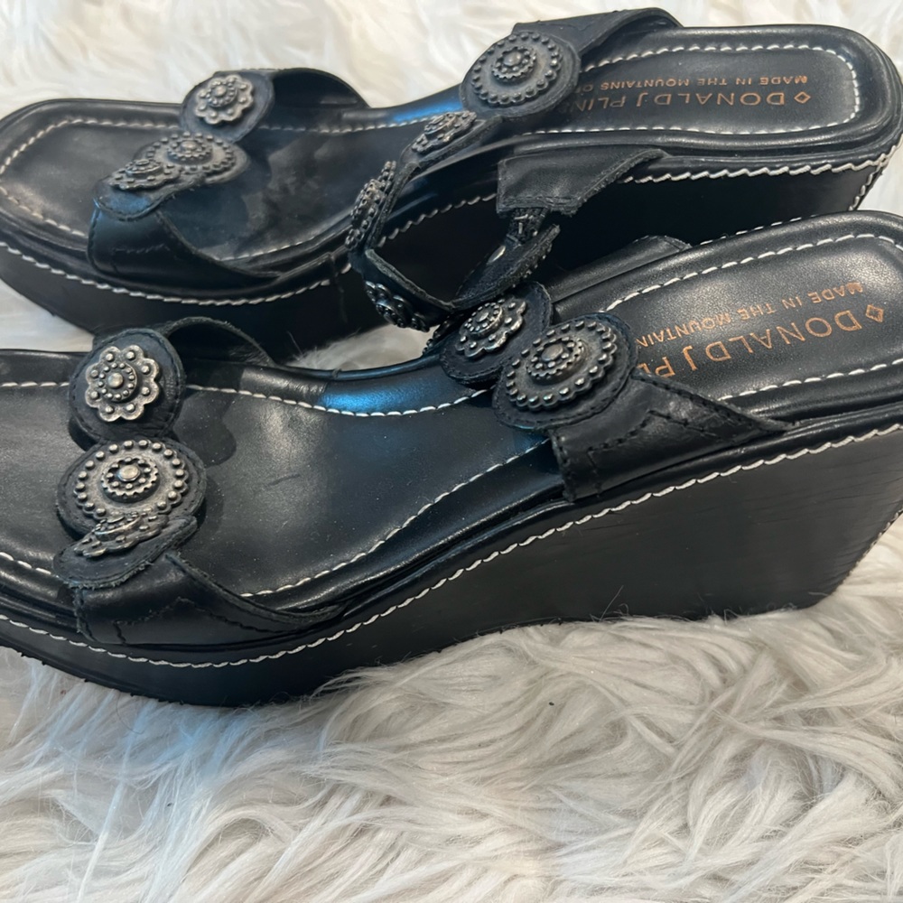 Donald J Pliner platform sandals. Made in Italy.